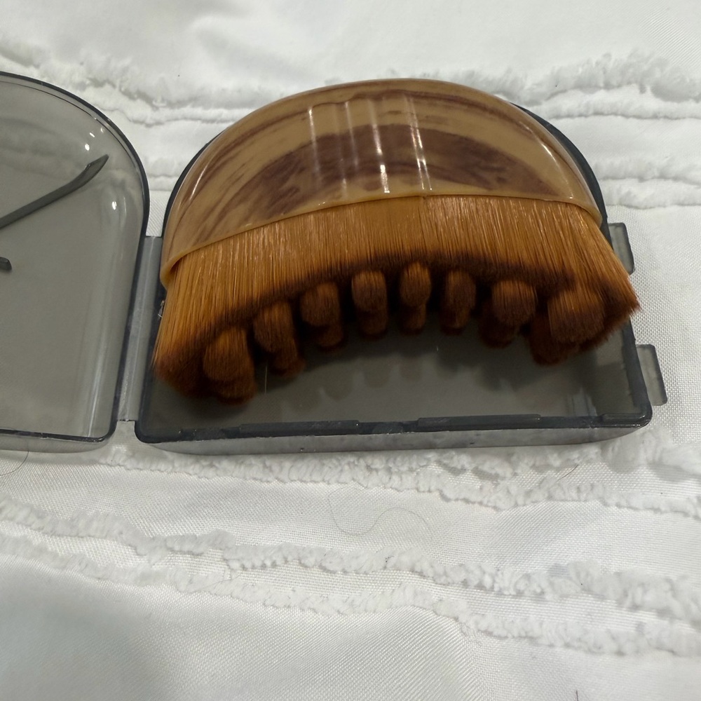 Scalp Exfoliator, Lymphatic Face Brush and Lip Balm Set - Picture 3 of 5